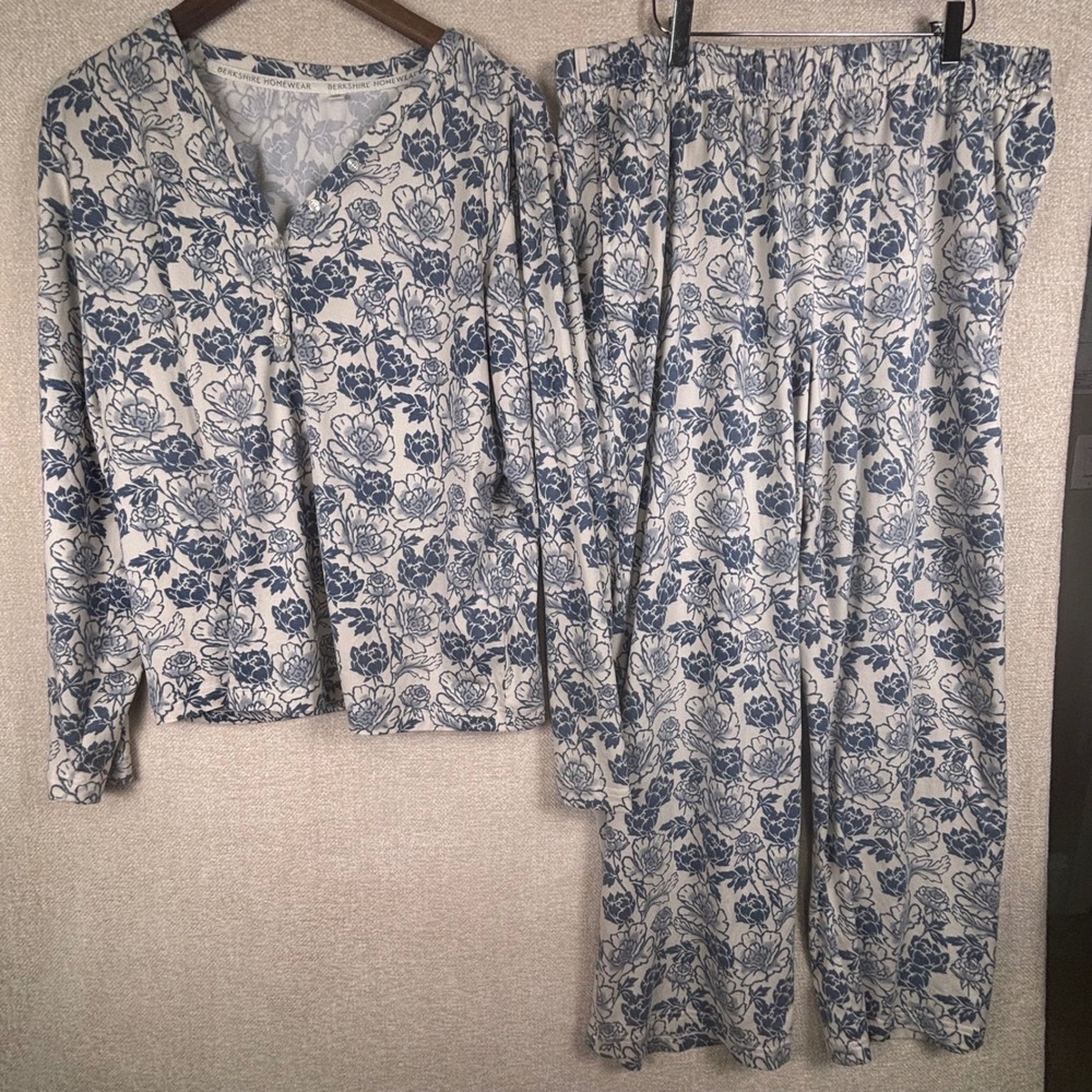 Berkshire Homewear Pajama Set XL Blue White Floral Toile Knit Long Sleeve Pants